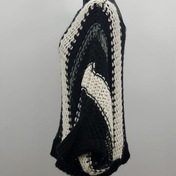 Lumiere Loose Knit Bat Wing Sleeve Sweater. - Picture 5 of 17